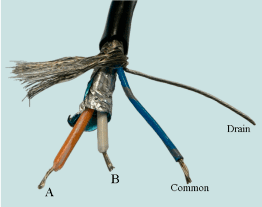 Разводка проводов RS-485 для Modbus: линии A, B, общий провод и экран