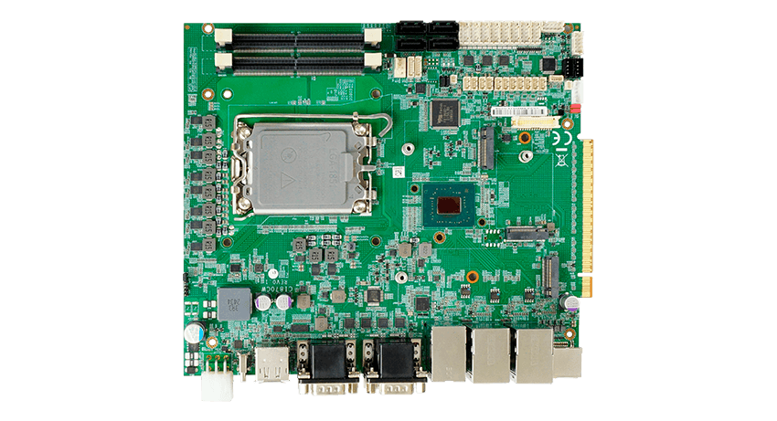 Крупный план печатной платы C1870CW с процессором, слотами памяти и системой охлаждения